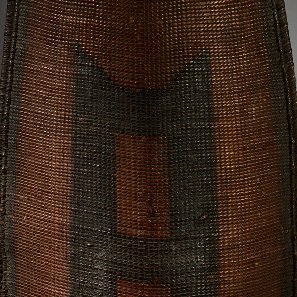 A STUNNING NATURAL FIBRE SHIELD FROM THE NGOMBE TRIBE OF THE CONGO, EX UK COLLECTION  [ No 6293 )