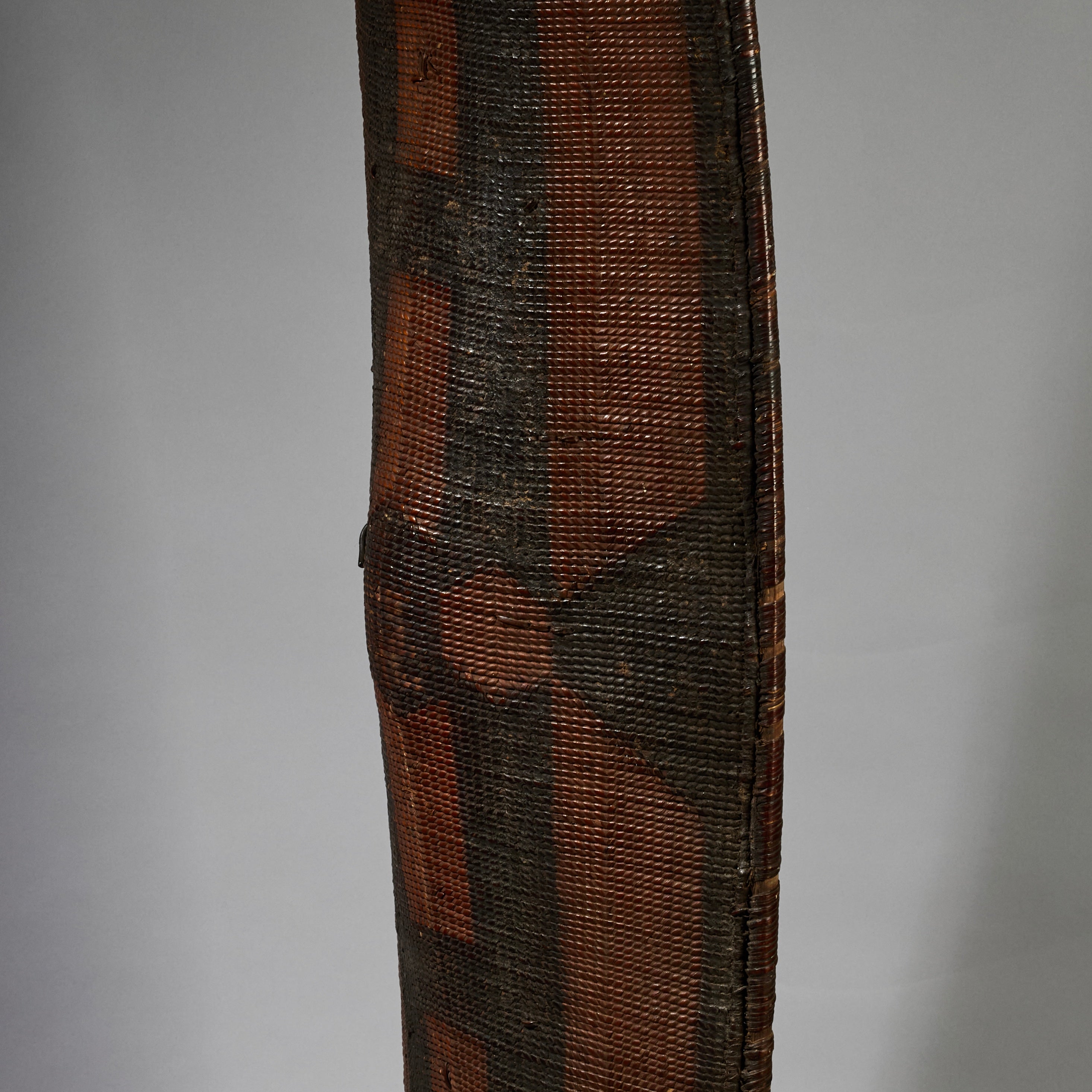 A STUNNING NATURAL FIBRE SHIELD FROM THE NGOMBE TRIBE OF THE CONGO, EX UK COLLECTION  [ No 6293 )