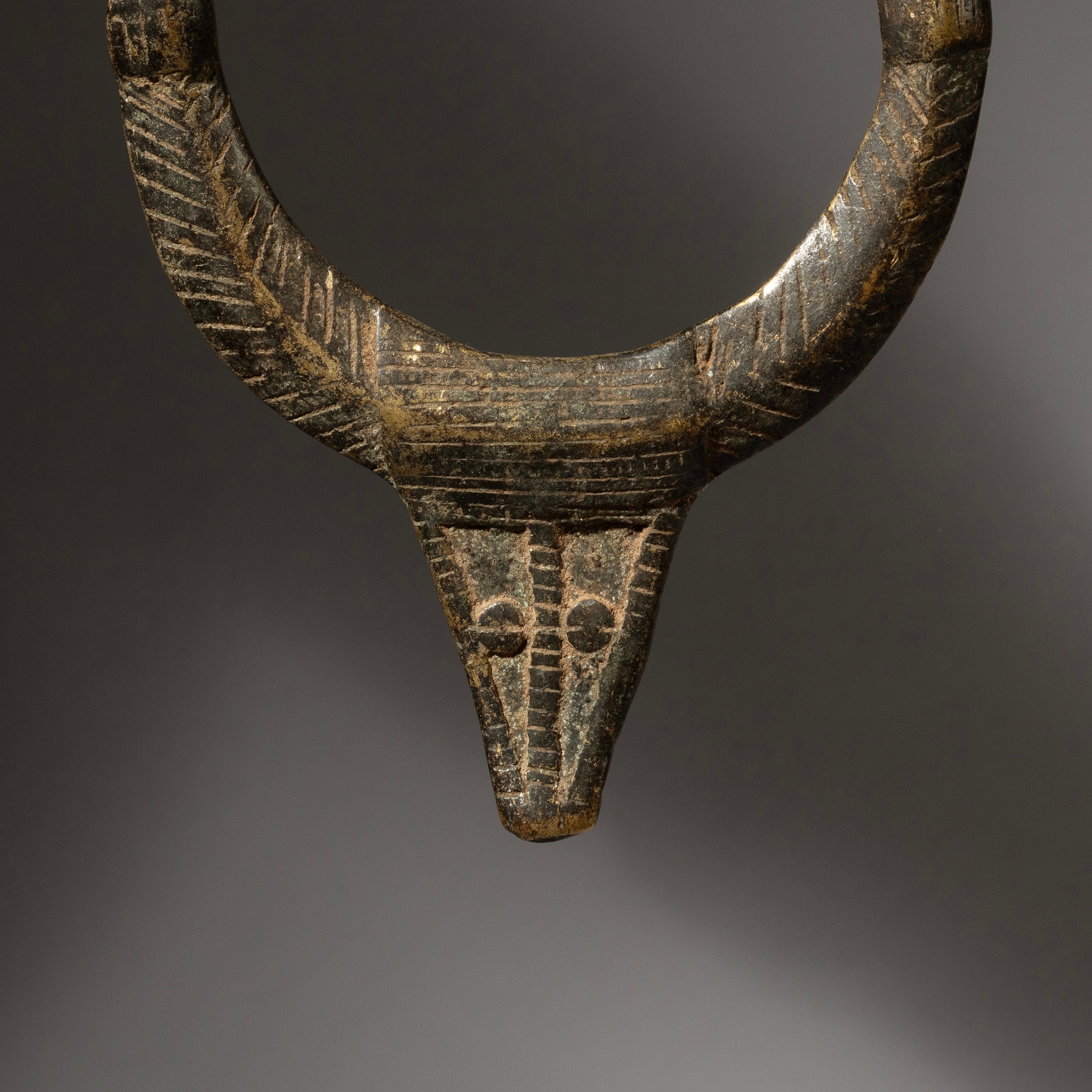 A BRONZE TORQUE WITH CROCODILE HEAD, GURUNSI TRIBE BURKINA FASO, W.AFRICA( No 2953 )