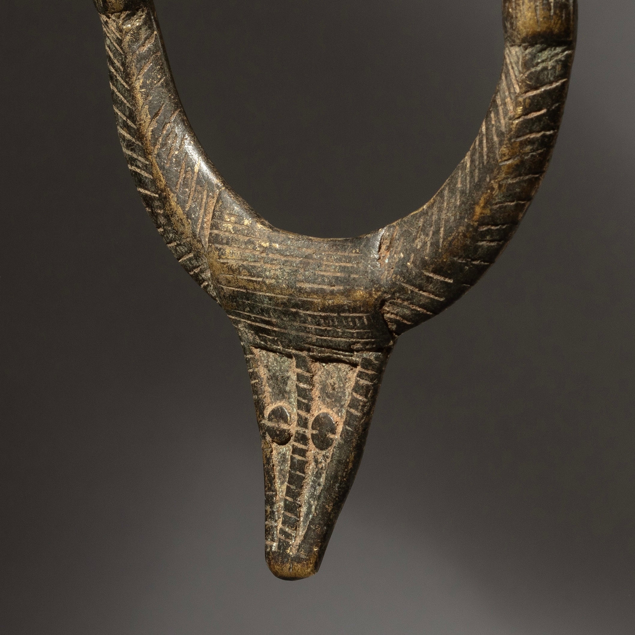 A BRONZE TORQUE WITH CROCODILE HEAD, GURUNSI TRIBE BURKINA FASO, W.AFRICA( No 2953 )