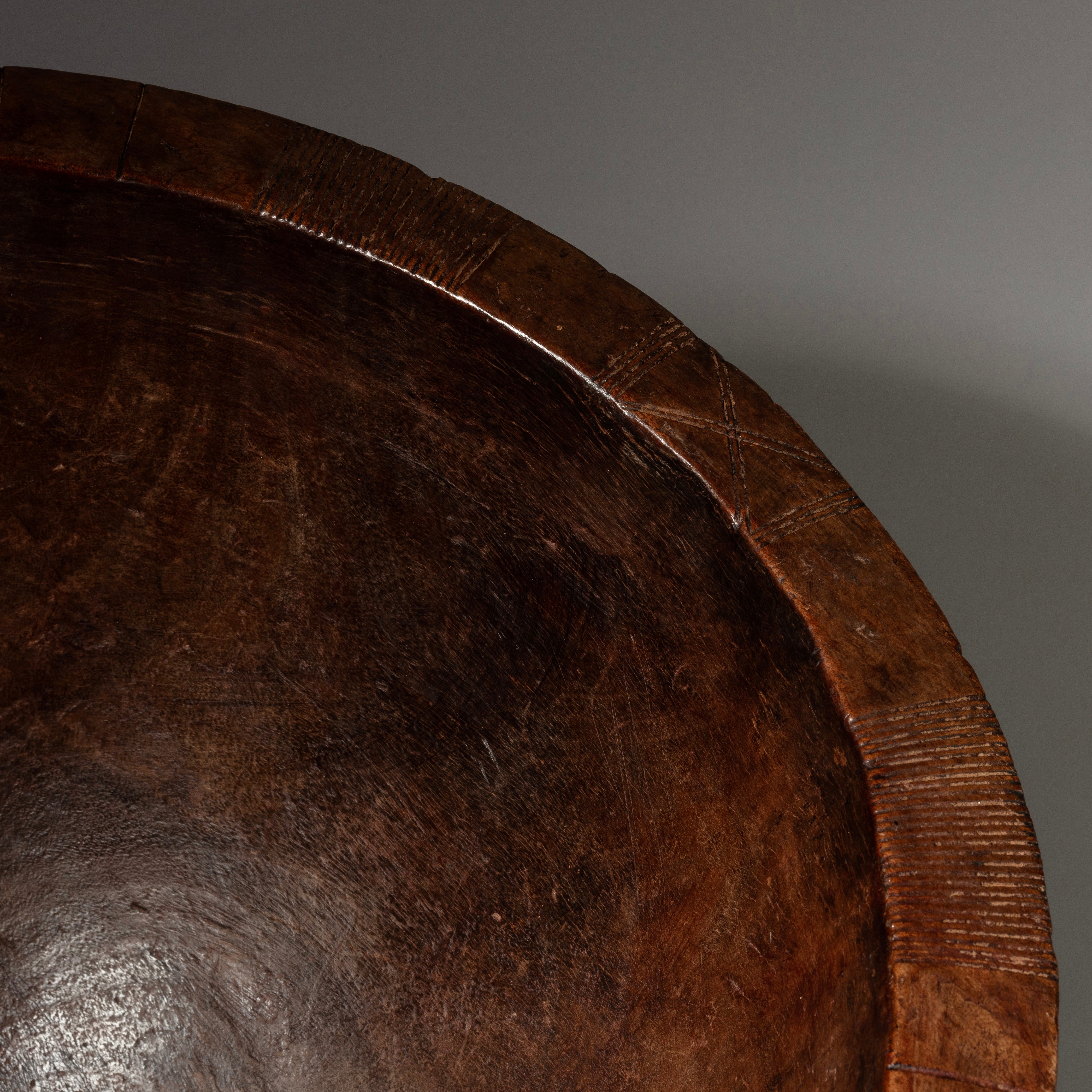 A SUPERBLY PATINATED WOODEN BOWL FROM TUAREG TRIBE NIGER W. AFRICA ( No 2882 )