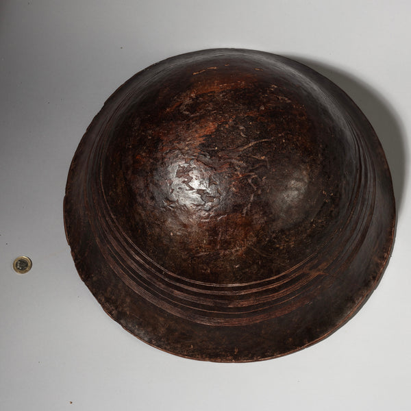 A SUPERBLY PATINATED WOODEN BOWL FROM TUAREG TRIBE NIGER W. AFRICA ( No 2882 )