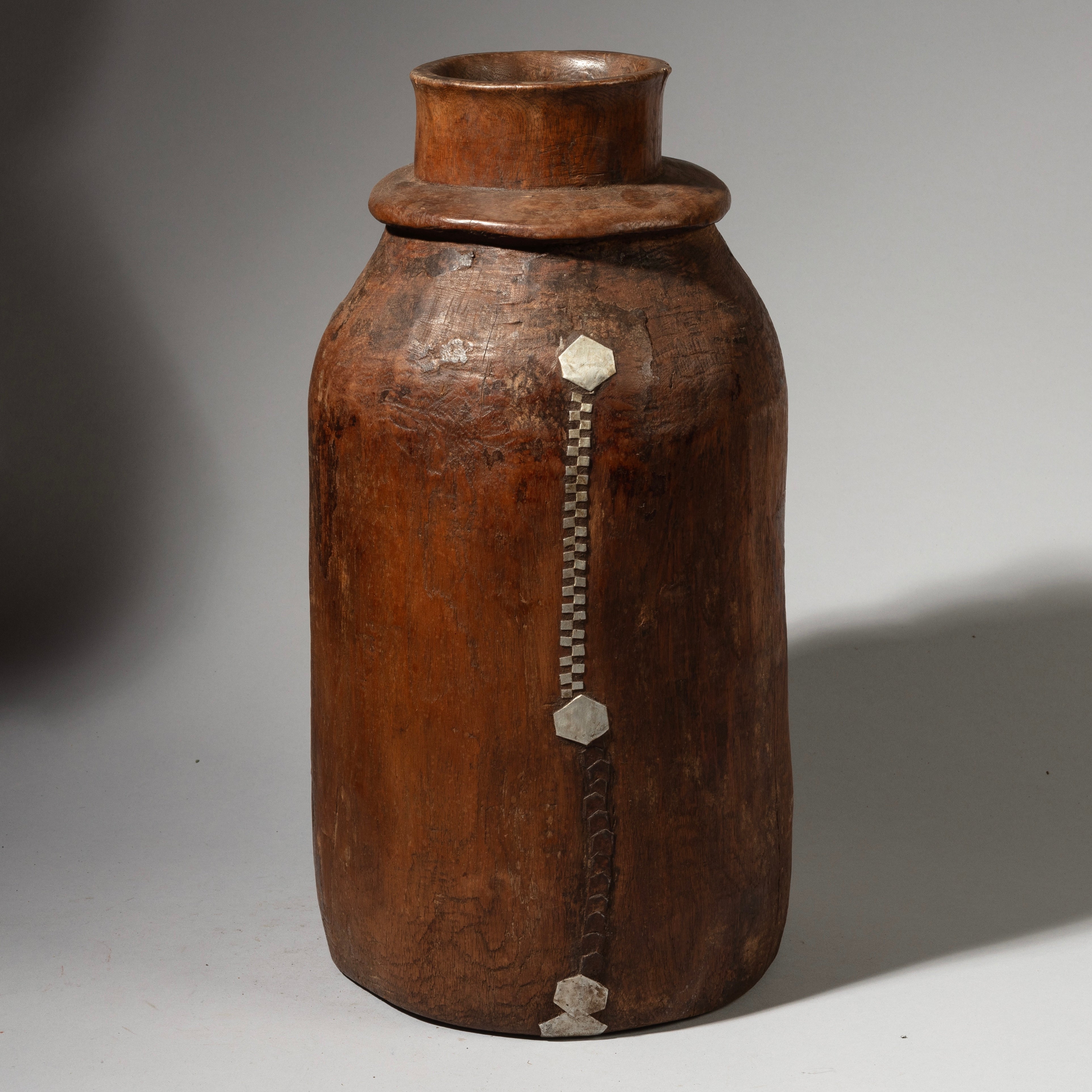 A EXTRA LARGE BIG, DRAMATIC TUTSI HONEY POT FROM RWANDA E.AFRICA( No 2929 )