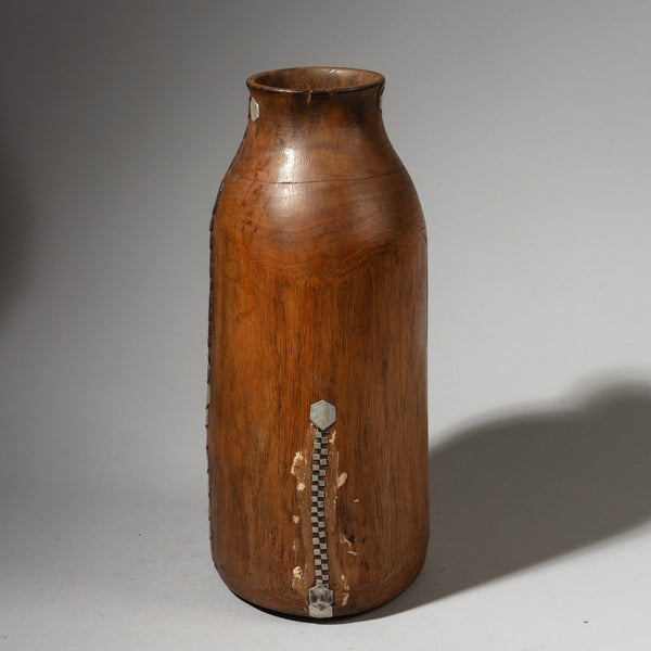 A  MEDIUM SIZED CHARACTERFUL HONEY POT FROM TUTSI TRIBE OF RWANDA E. AFRICA ( No 2872 )