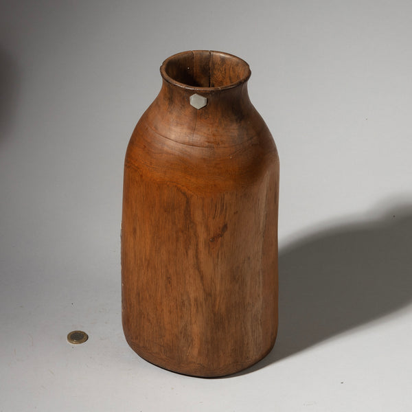 A  MEDIUM SIZED CHARACTERFUL HONEY POT FROM TUTSI TRIBE OF RWANDA E. AFRICA ( No 2872 )