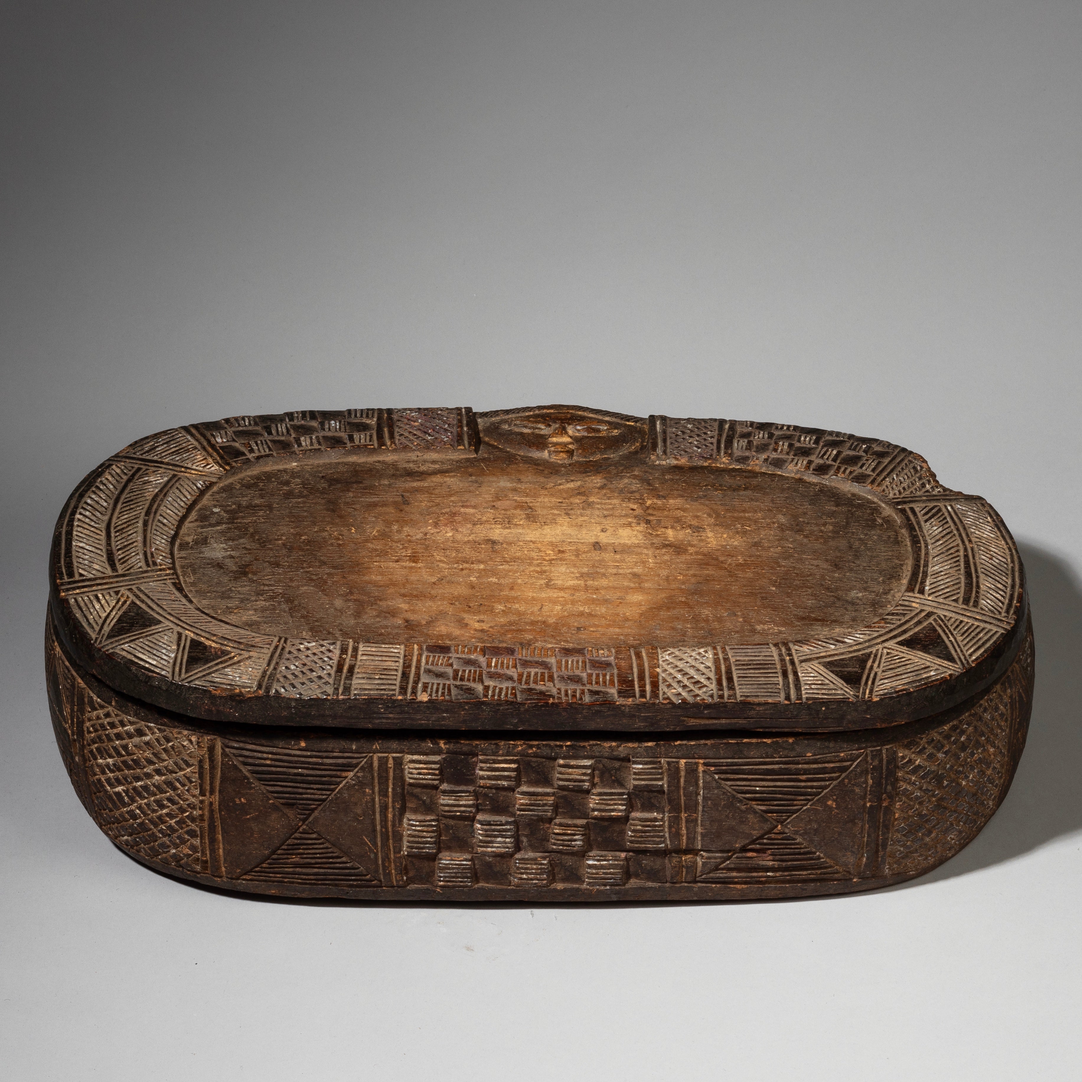 A HUGE, RARE +REFINED DIVINATION BOX FROM YORUBA TRIBE NIGERIA W.AFRICA ( No 2035)