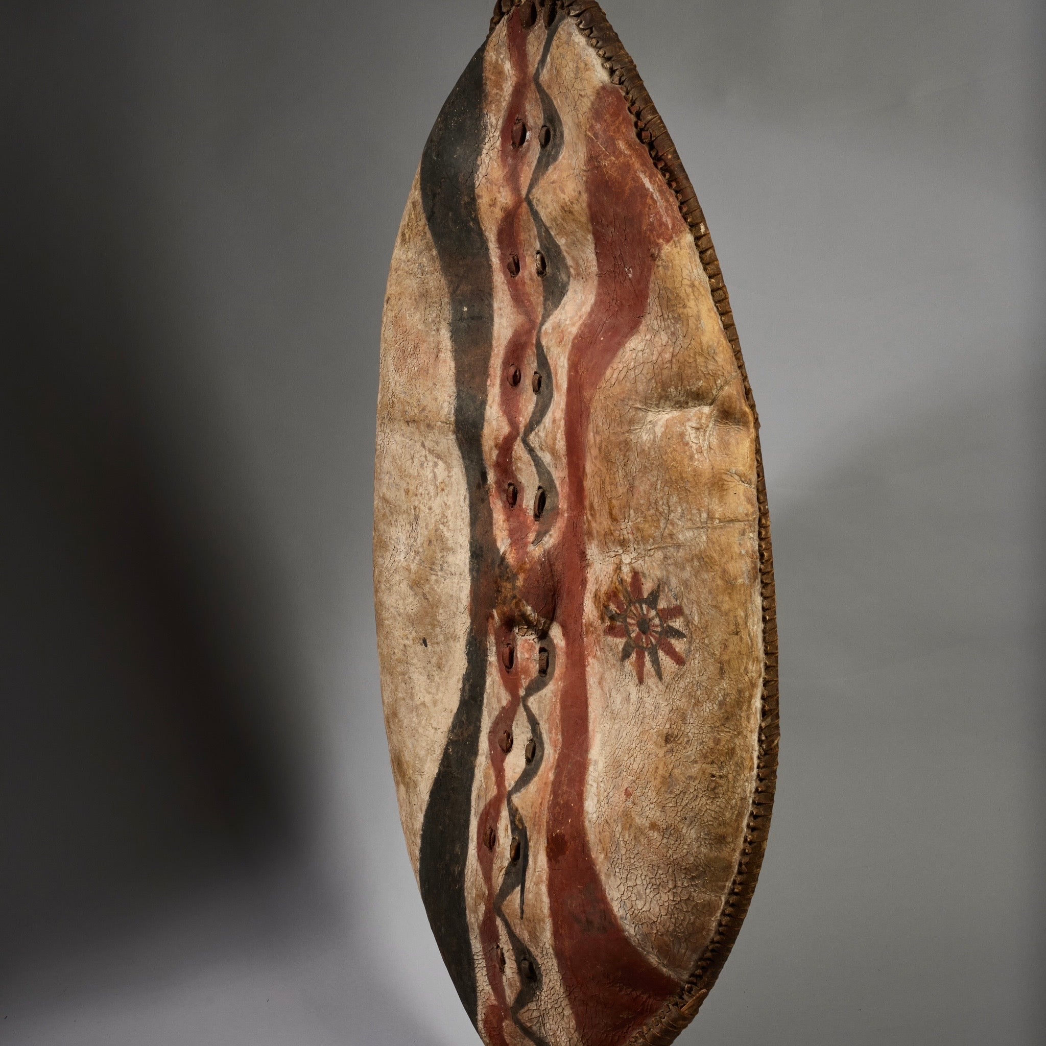 A LARGE GRAPHIC PIGMENT HIDE SHIELD, MAASAI TRIBE  E.AFRICA..EX UK COLLECTION   ( No 6293 )