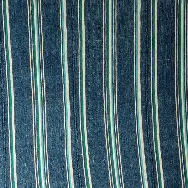 A PRETTY STRIPED INDIGO COTTON WOMANS CLOTH FROM NORTHERN GHANA ( No 2958  )