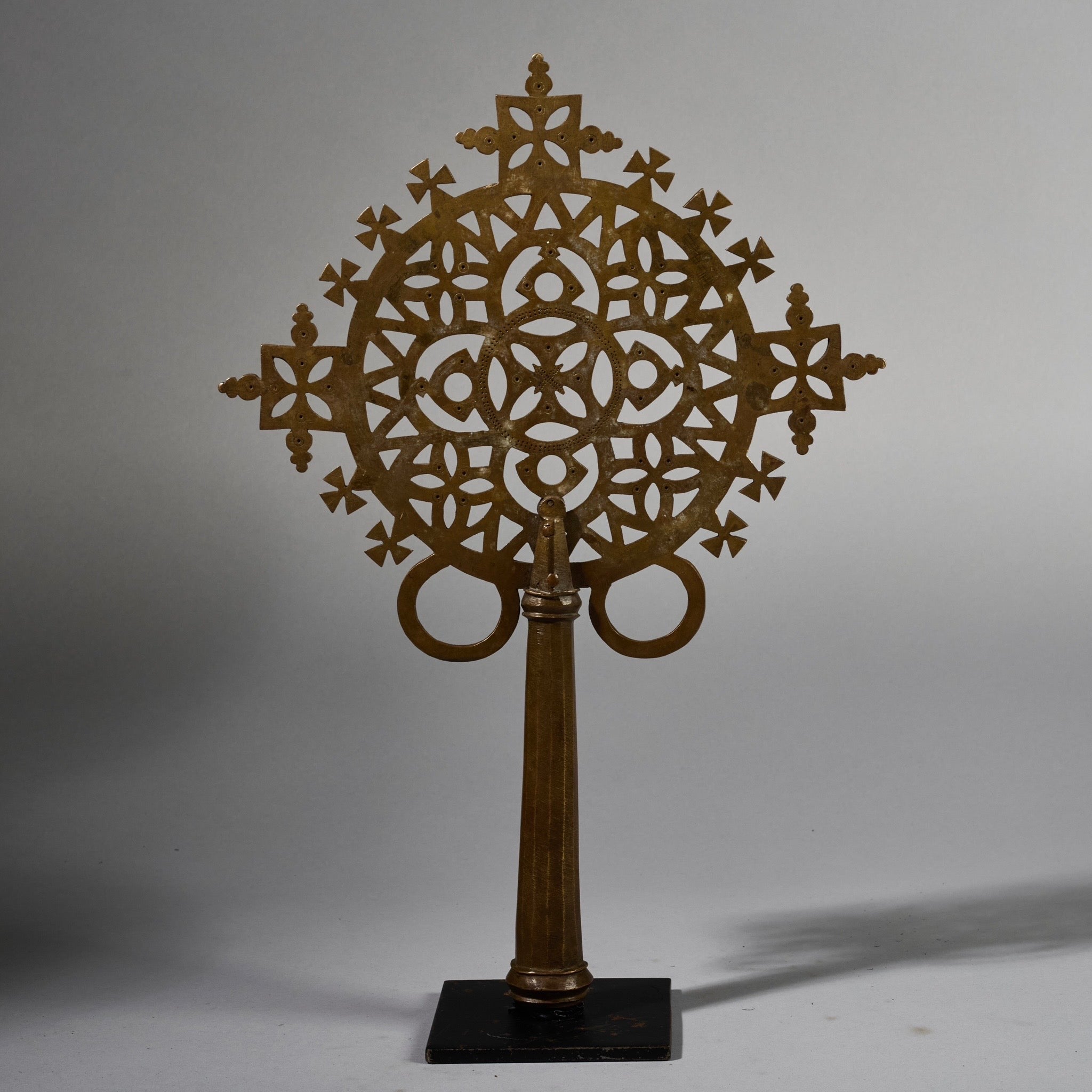 A PRETTY BRASS 18THC PROCESSIONAL CROSS FROM ETHIOPIA , EX UK COLLECTION  ( No 6301)