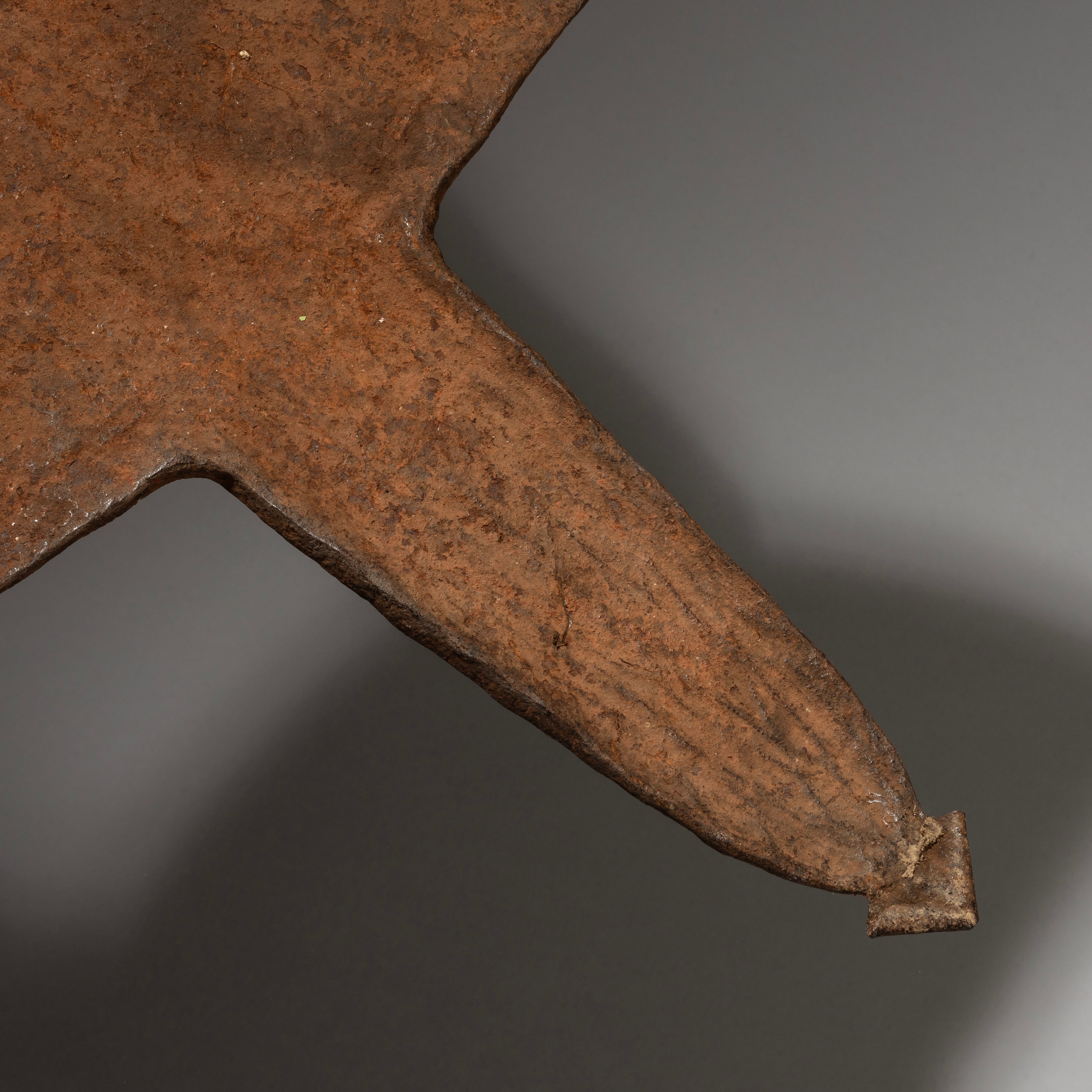 A SCULPTURAL IRON HOE CURRENCY CAMEROON, WEST AFRICA ( No 2880 )