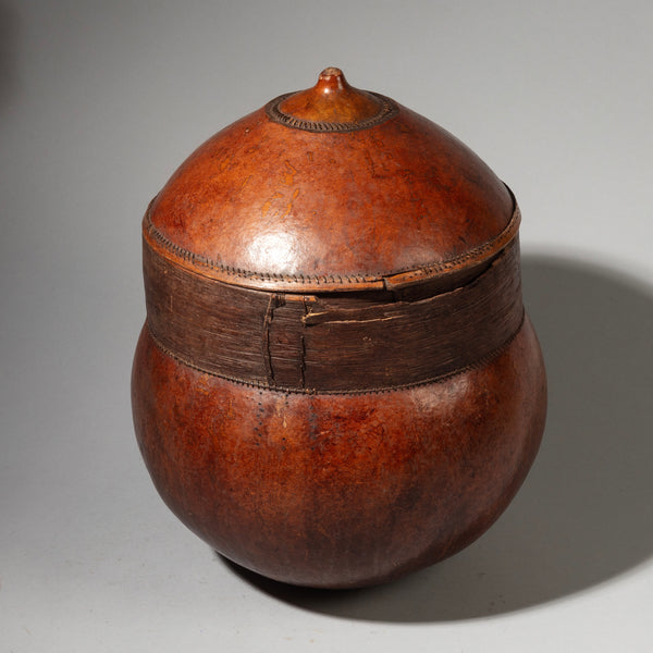 AN ELEGANT GOURD, GURUNSI TRIBE BURKINA FASO ( No 2918 )