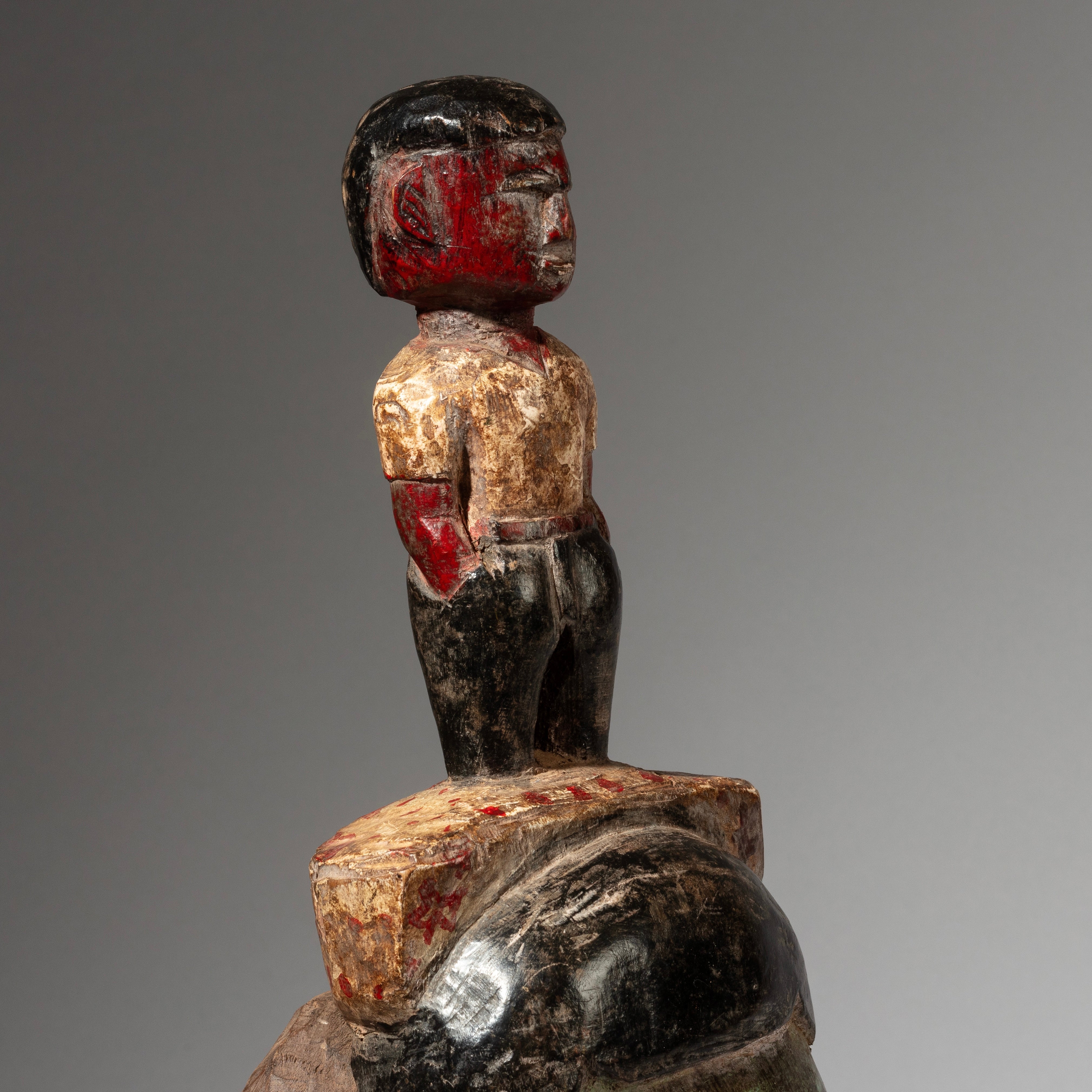 A PRETTY PAINTED MASK WITH FIGURE ON TOP, BAULE TRIBE IVORY COAST, (No 2947 )