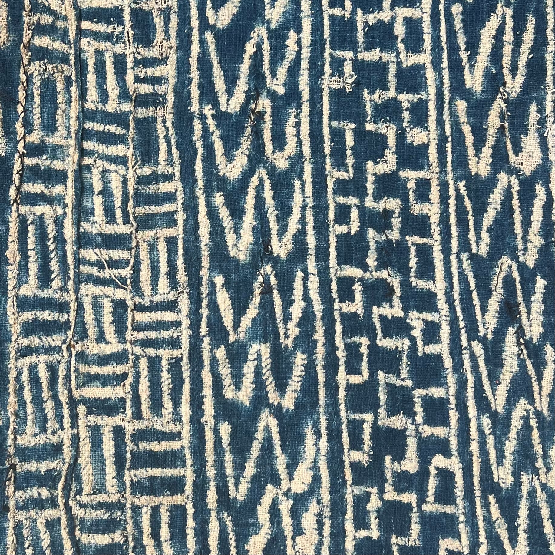 A LINEAR DESIGN NDOP PURE COTTON ANTIQUE TEXTILE, BAMILEKE TRIBE CAMEROON ( No 5071 )