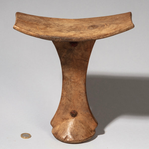 A VERY TALL 25cm HEADREST TURKANA KENYA( No 2171)