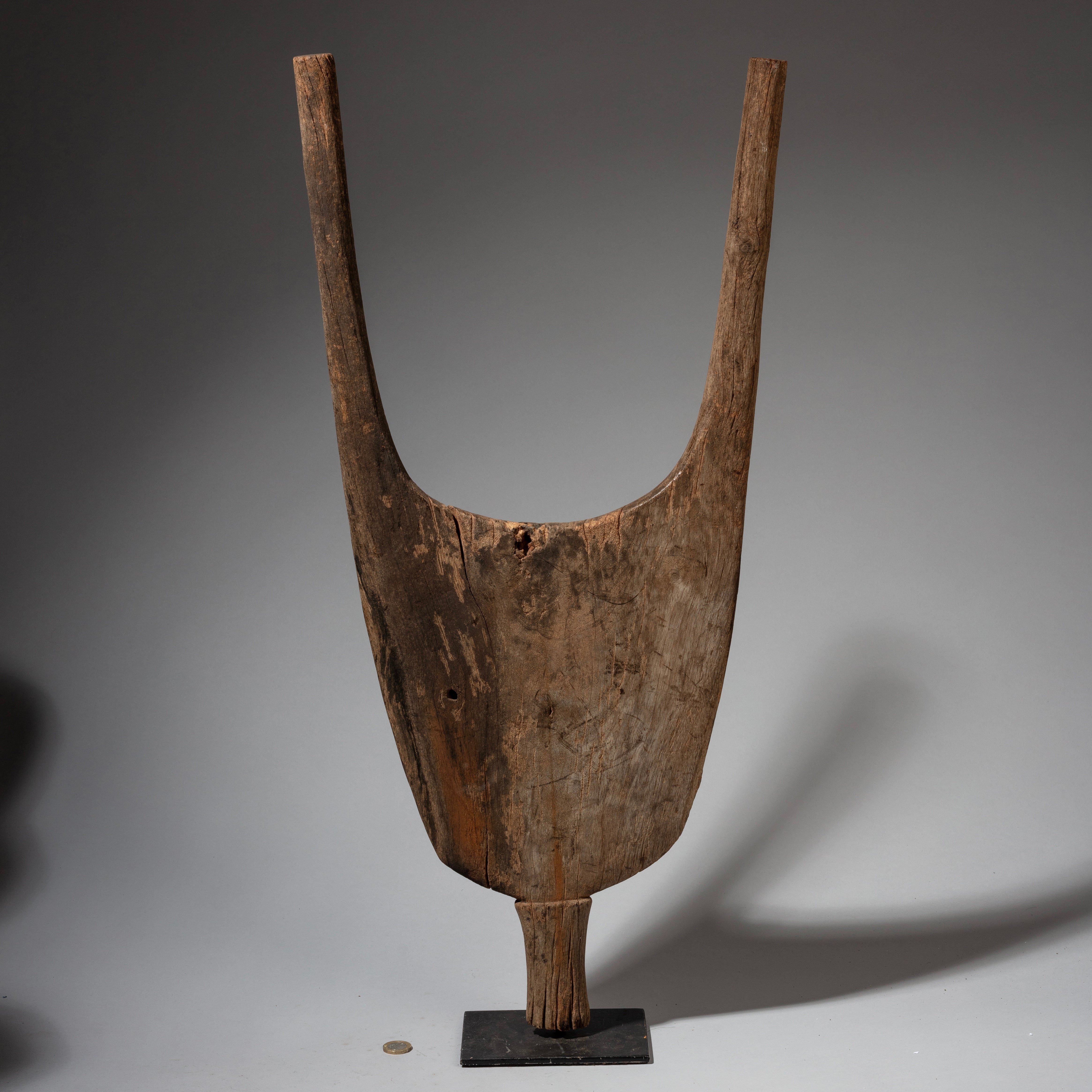A LARGE TENT POLE, TUAREG TRIBE SAHARA, NIGER EX UK COLL ( No 4047 )