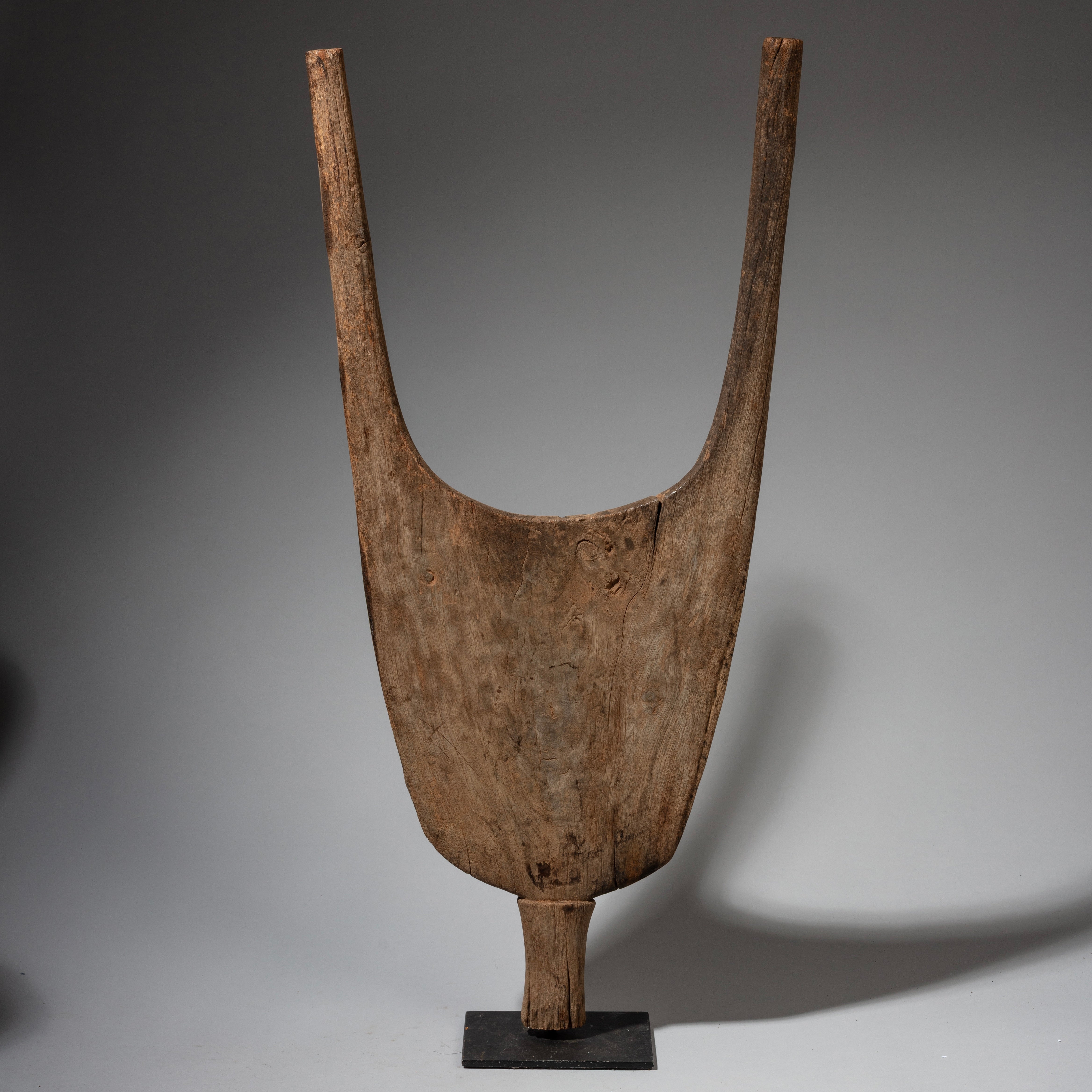 A LARGE TENT POLE, TUAREG TRIBE SAHARA, NIGER EX UK COLL ( No 4047 )
