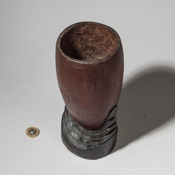 A DARK UNUSUAL VINTAGE MILK PAIL FROM ZULU TRIBE OF SOUTH AFRICA ( No 4065 )