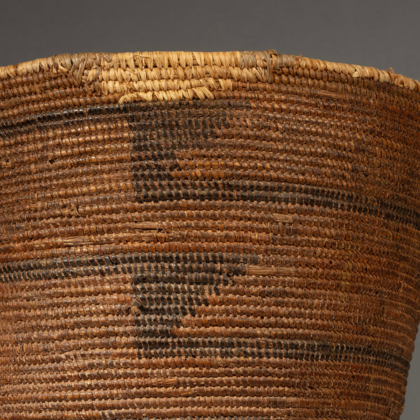 A SUPERB MEDIUM TO LARGE TUTSI BASKET ( No 2165)