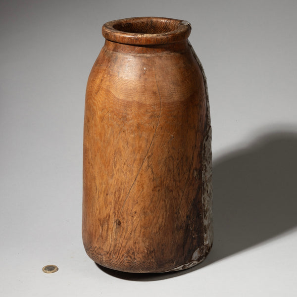 A LARGE SIZED CHARACTERFUL HONEY POT FROM TUTSI TRIBE OF RWANDA E. AFRICA ( No 4053 )