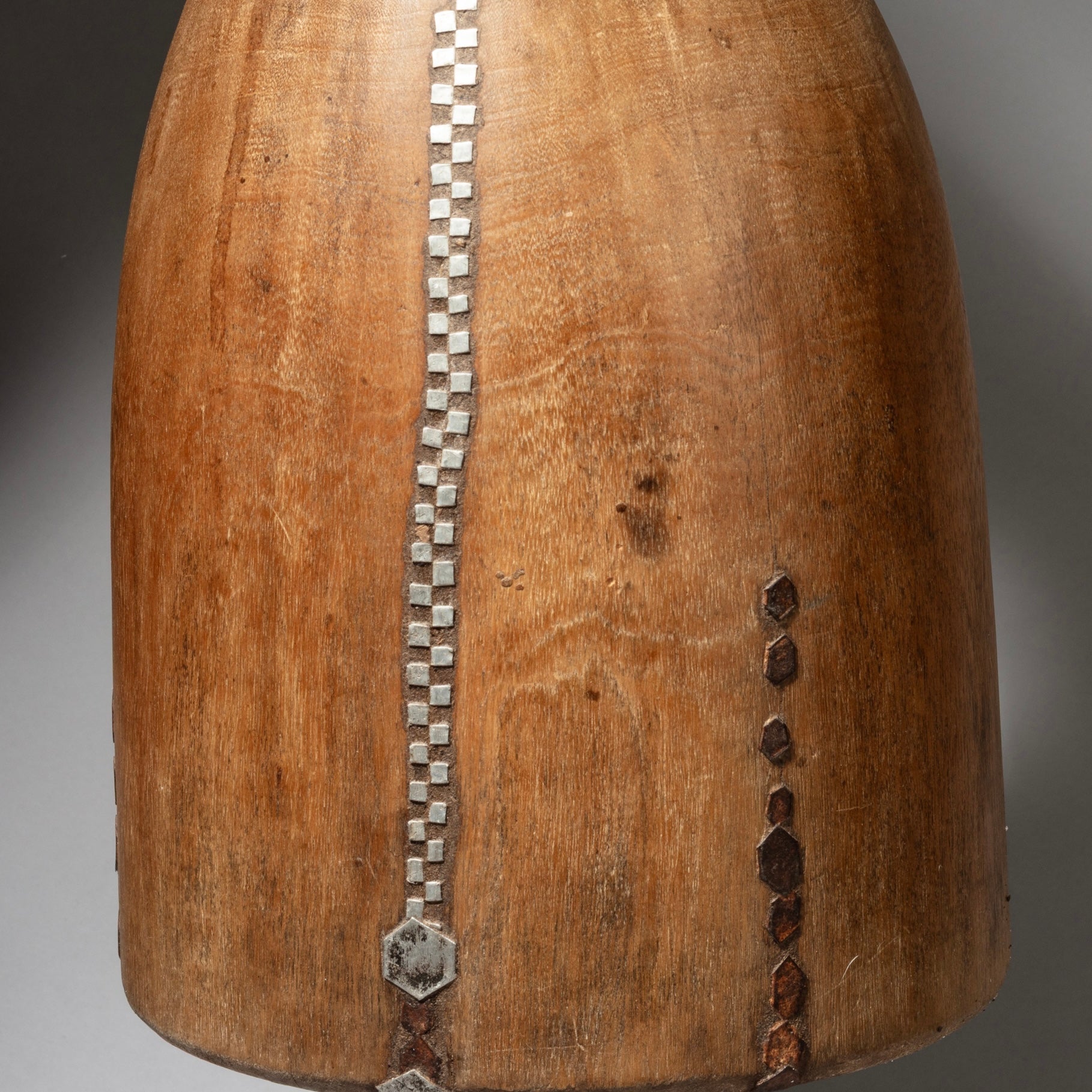 A MEDIUM SIZED SLEEK SATIN HONEY POT FROM TUTSI TRIBE OF RWANDA E. AFRICA ( No 4054 )