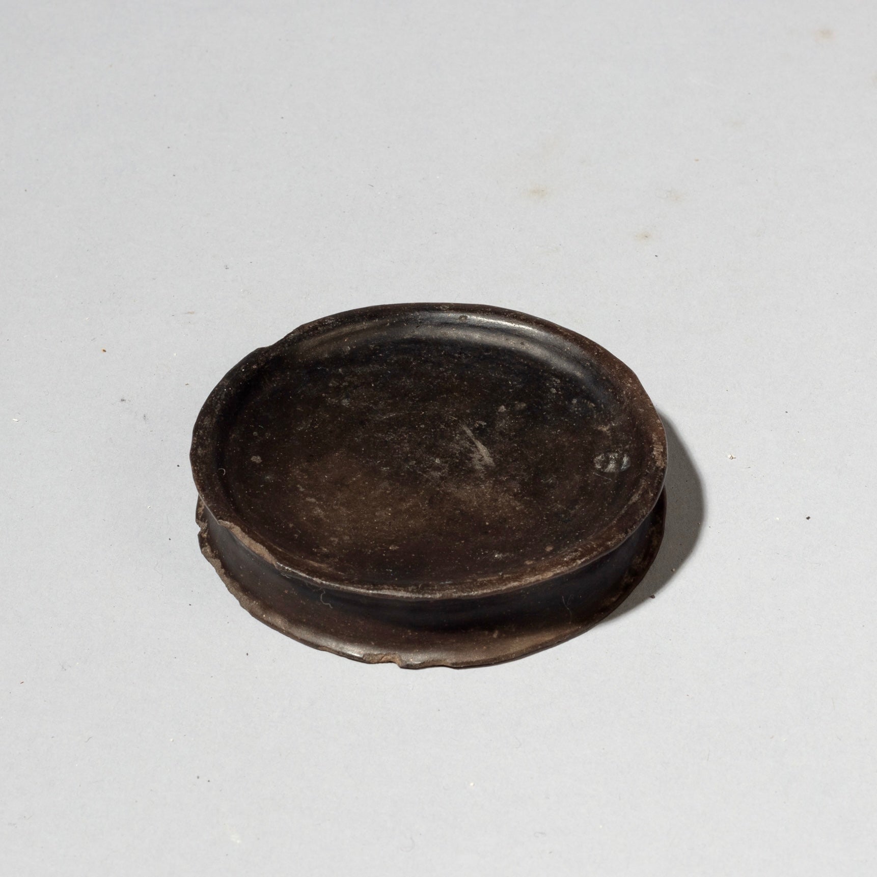 A LARGE CLAY  LIP PLUG FROM THE SURI TRIBE OF ETHIOPIA E.AFRICA ( No 4067 )