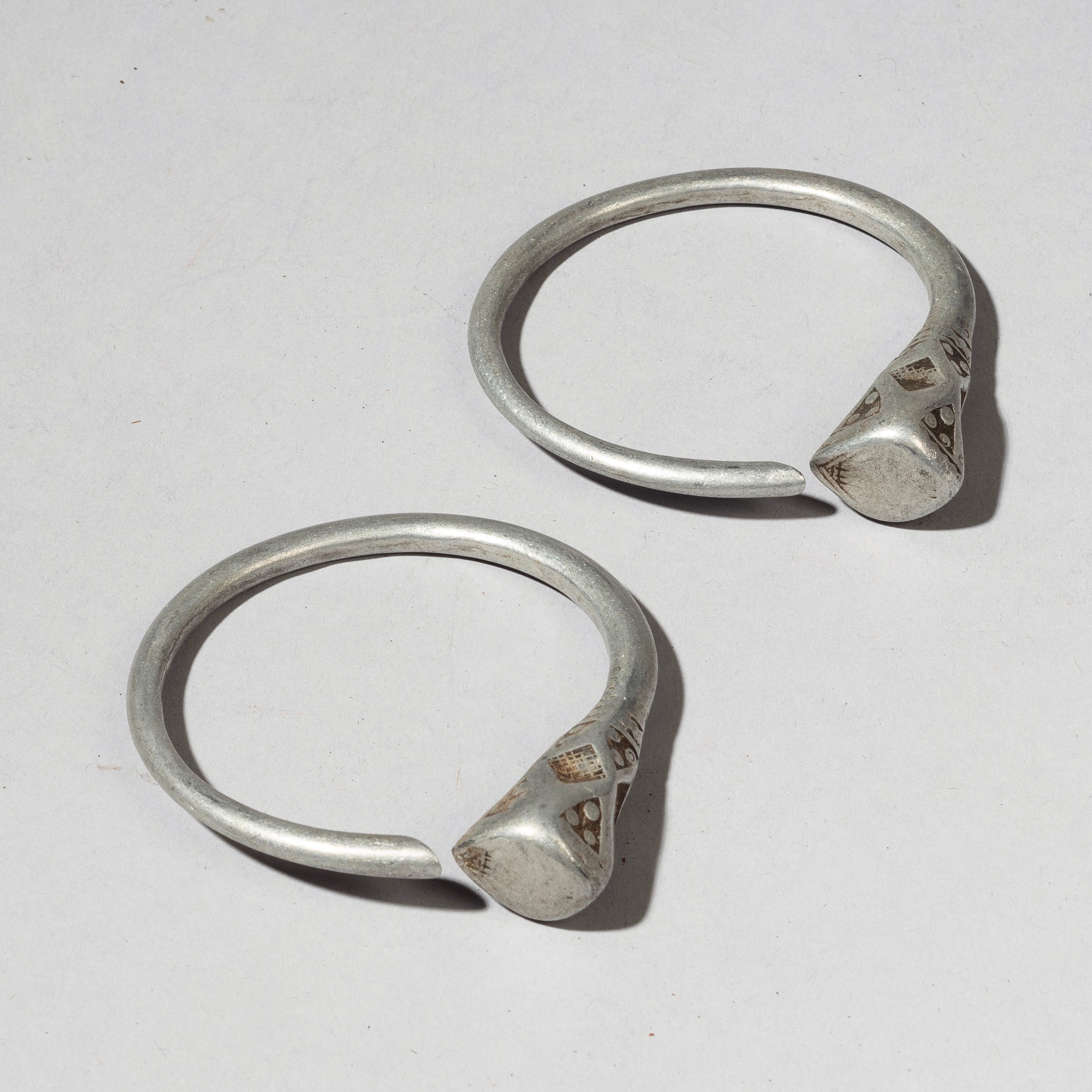 A FINE PAIR OF ALUMINIUM EARRINGS, TUAREG TRIBE FROM NIGER W.AFRICA( No 2286)