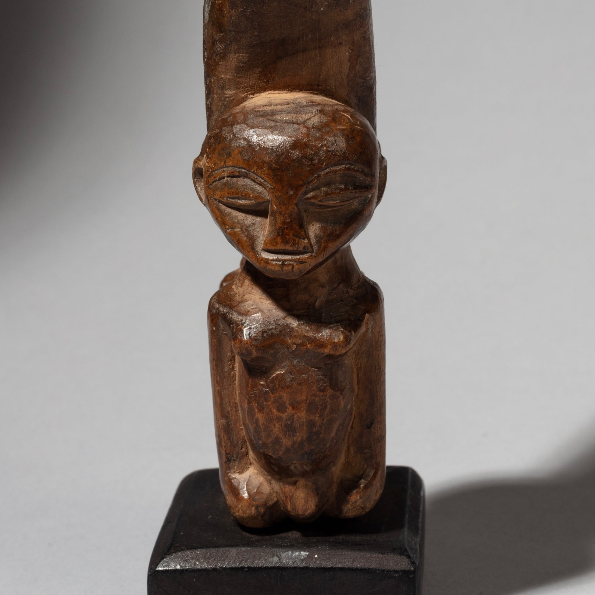 A WELL PATINATED LOBI FIGURATIVE CATAPULT FROM THE IVORY COAST, W.AFRICA ( No 4017 )