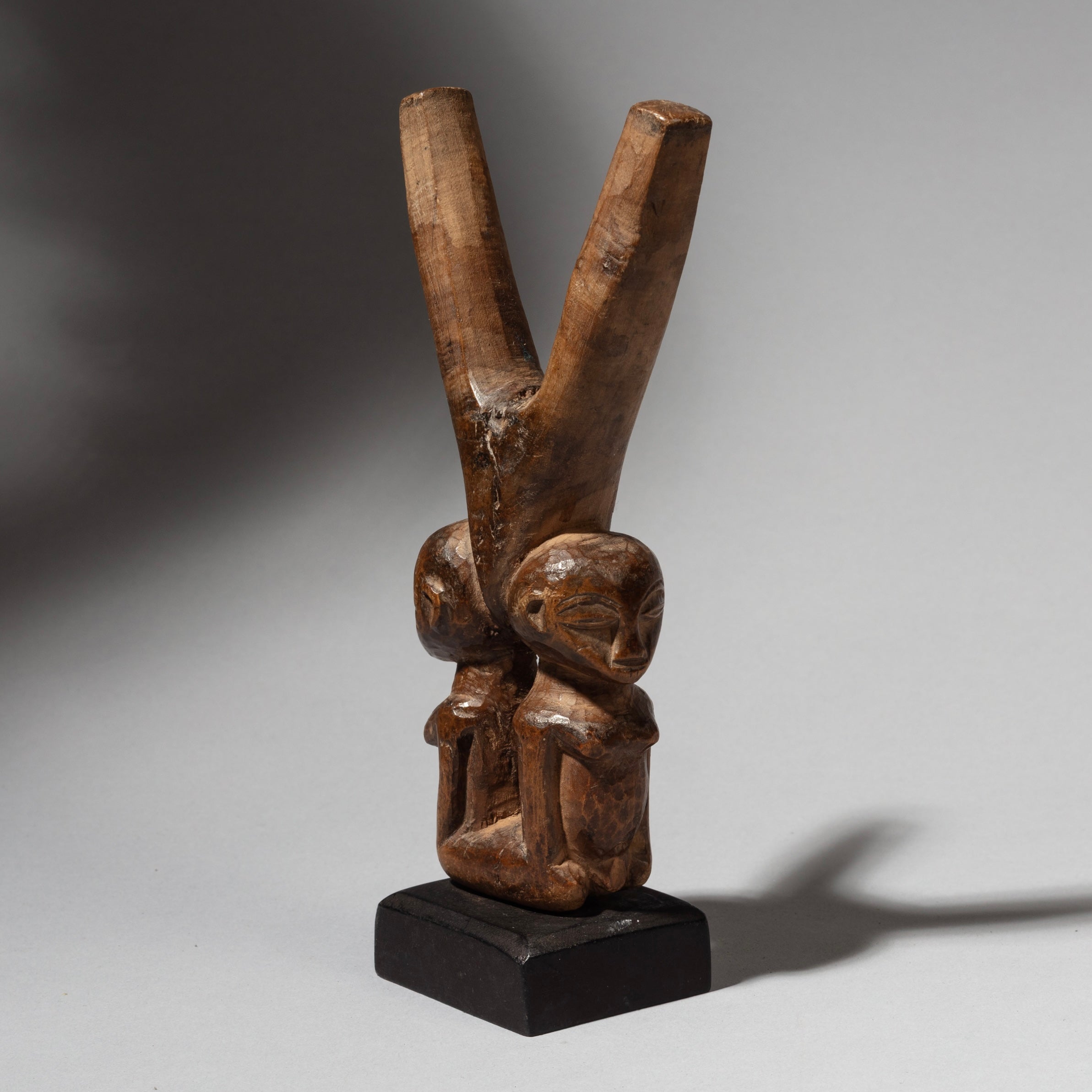 A WELL PATINATED LOBI FIGURATIVE CATAPULT FROM THE IVORY COAST, W.AFRICA ( No 4017 )