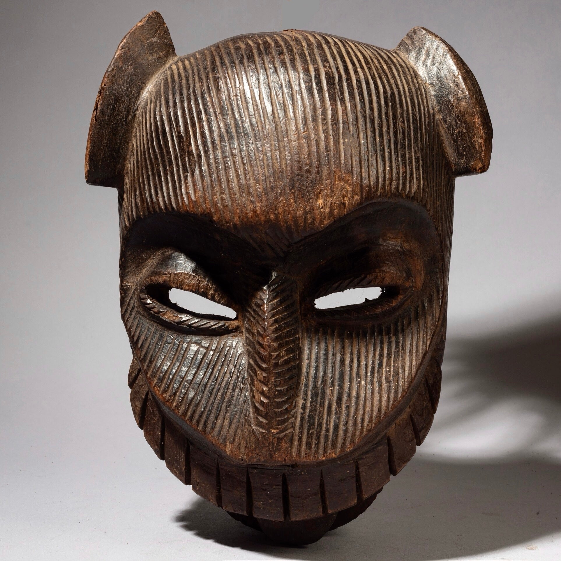 A UNUSUAL BAMUN TRIBE MASK FROM CAMEROUN( No 2275)