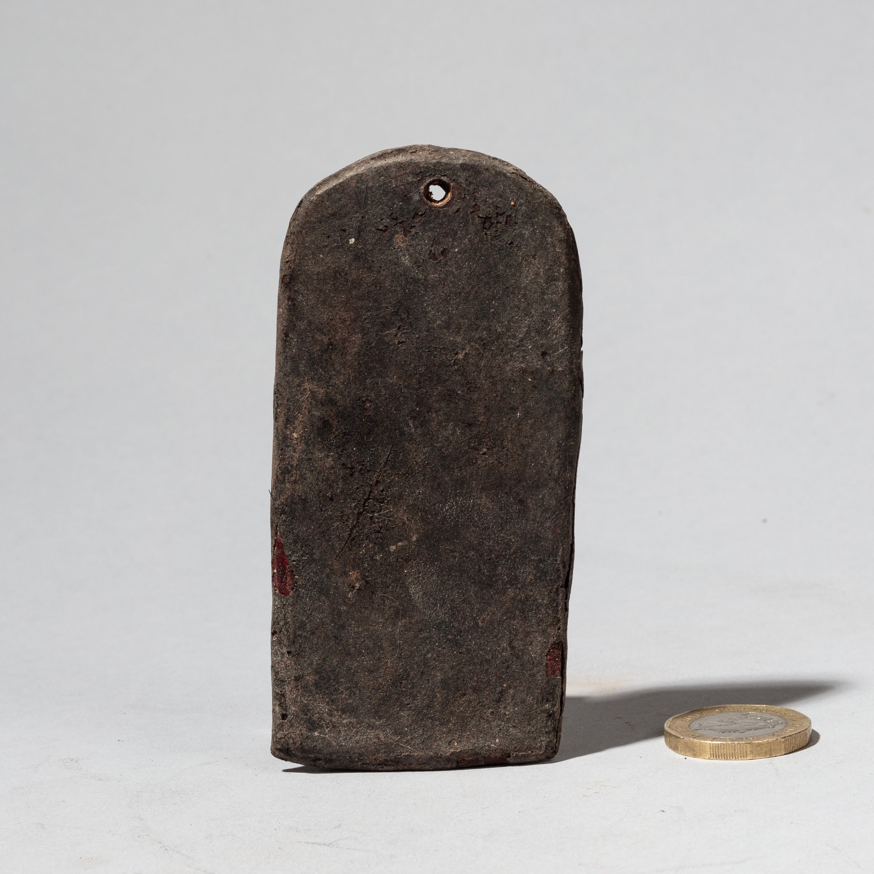 A SMALL TIVE LEATHER-AND WOOD PENDANT( No 2271)