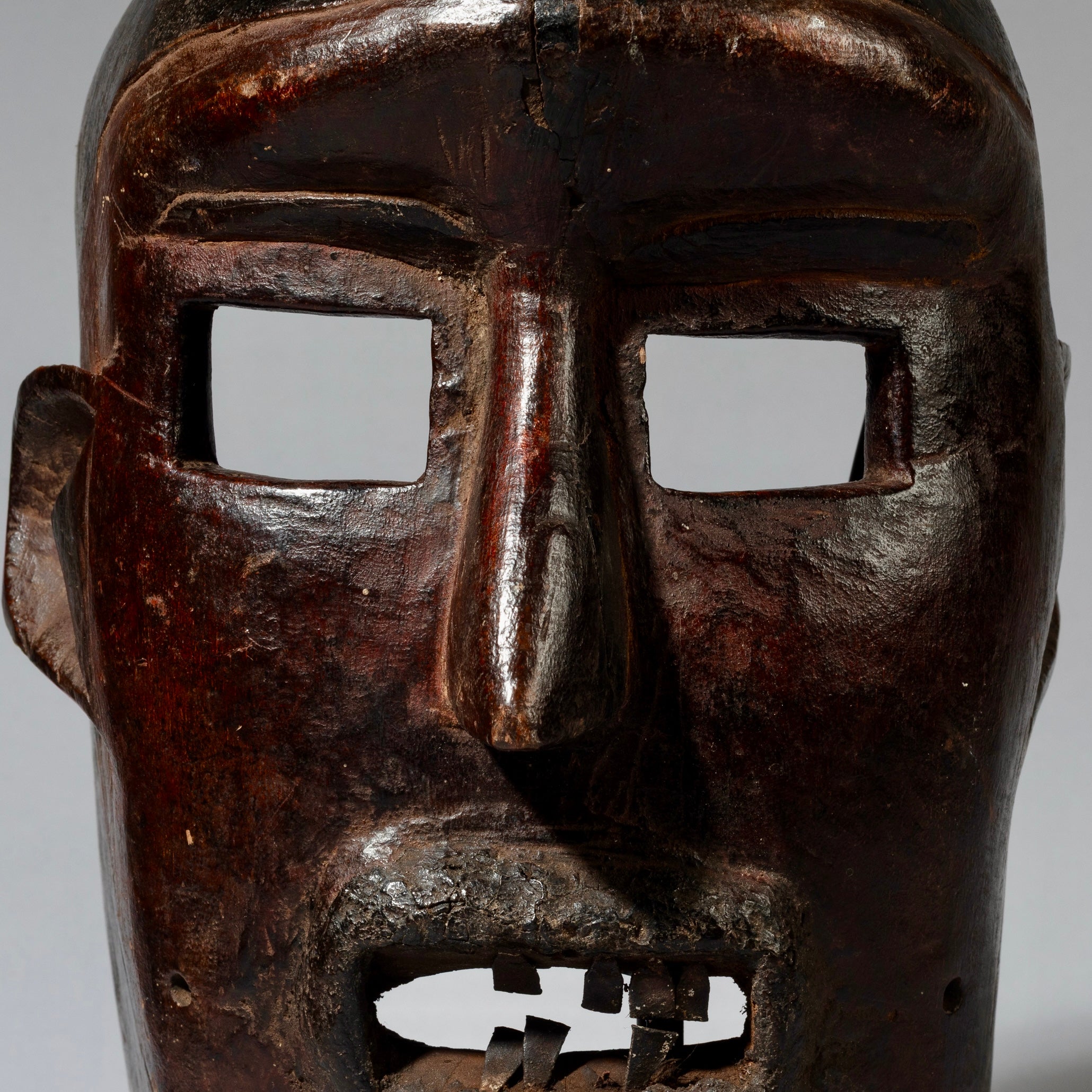 A METAL TOOTHED MASK FROM SUKUMA TRIBE TANZANIA E. AFRICA ( No 4083 )