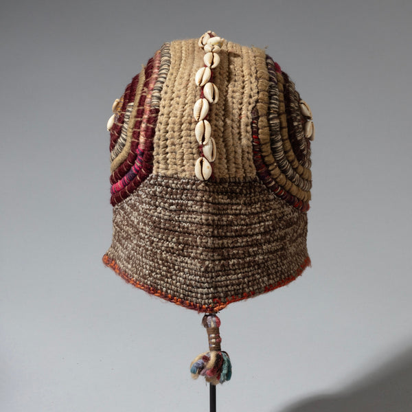 A DIFFERENT WOVEN HAT WITH STAND, FROM THE BAMILEKE TRIBE OF CAMEROON W.AFRICA( No 4130 )