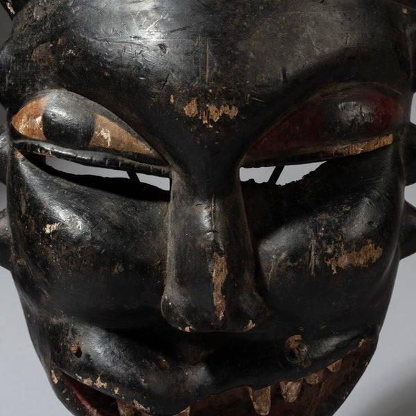 A CHARACTER RICH PAINTED IBIBIO MASK EX UK COLL. FROM NIGERIA W.AFRICA ( No 4097 )