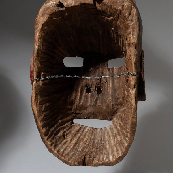 A LIGHT COLOURED LARGE MASK FROM SUKUMA TRIBE TANZANIA E. AFRICA ( No 4081 )