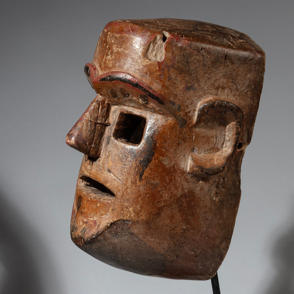 A DRAMATIC RED MASK FROM SUKUMA TRIBE TANZANIA E. AFRICA ( No 4082 )
