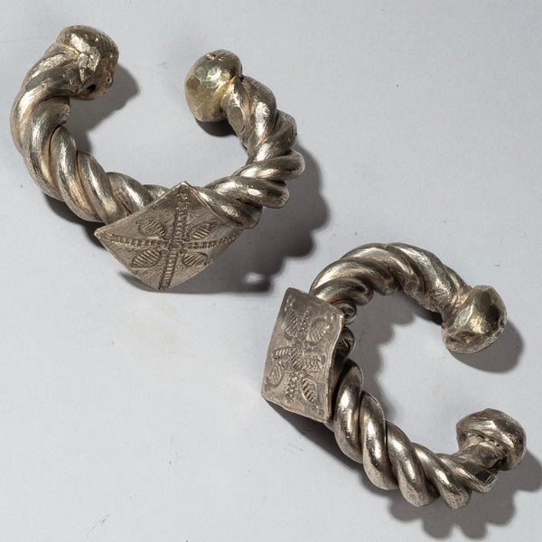 A TWISTED PAIR OF SILVER BRACELETS, TUAREG TRIBE FROM NIGER W.AFRICA( No 2317)