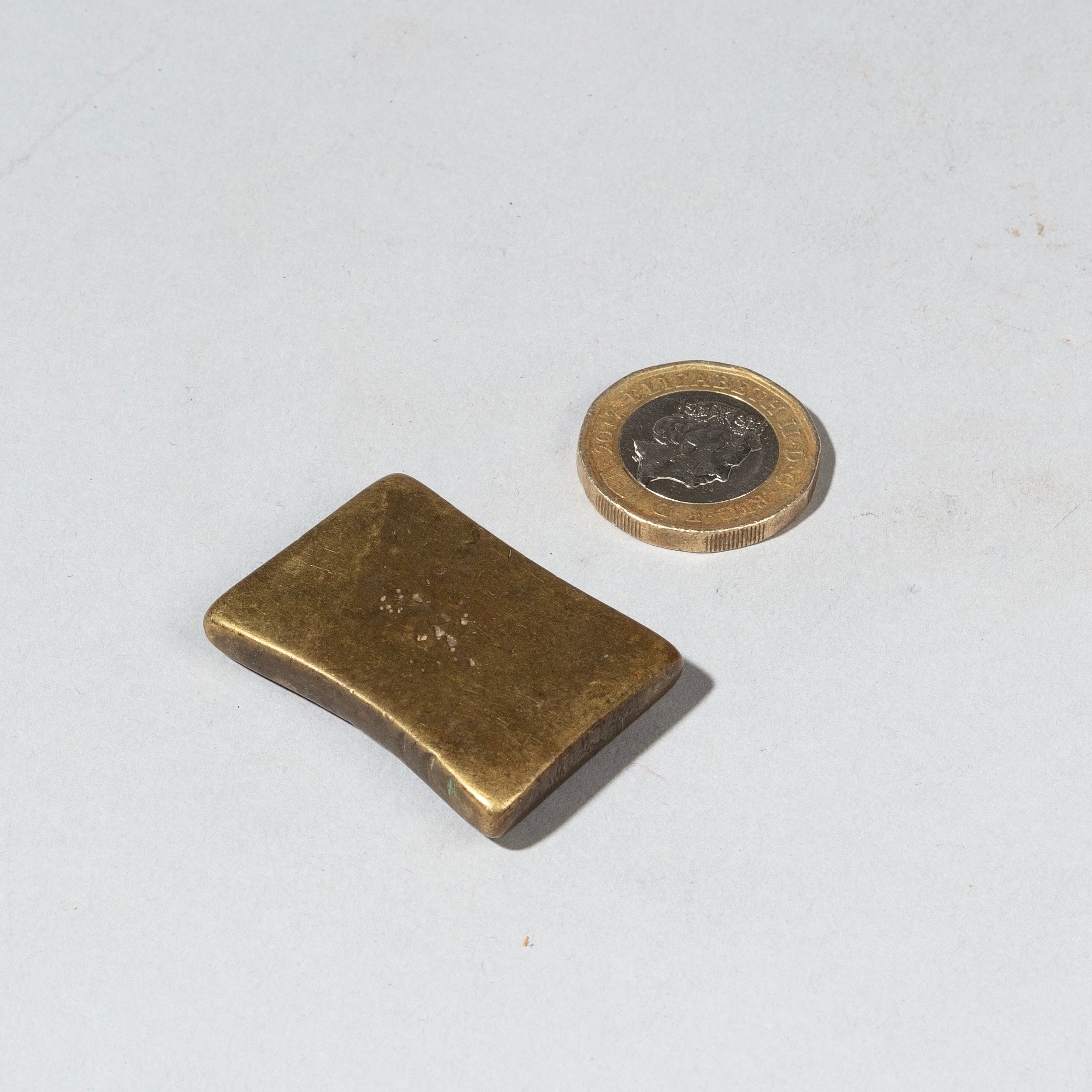 A MASTERFULLY SIMPLE 18C GOLD WEIGHT, EX GOLD COAST EX UK COLLECTION ( No 2376)