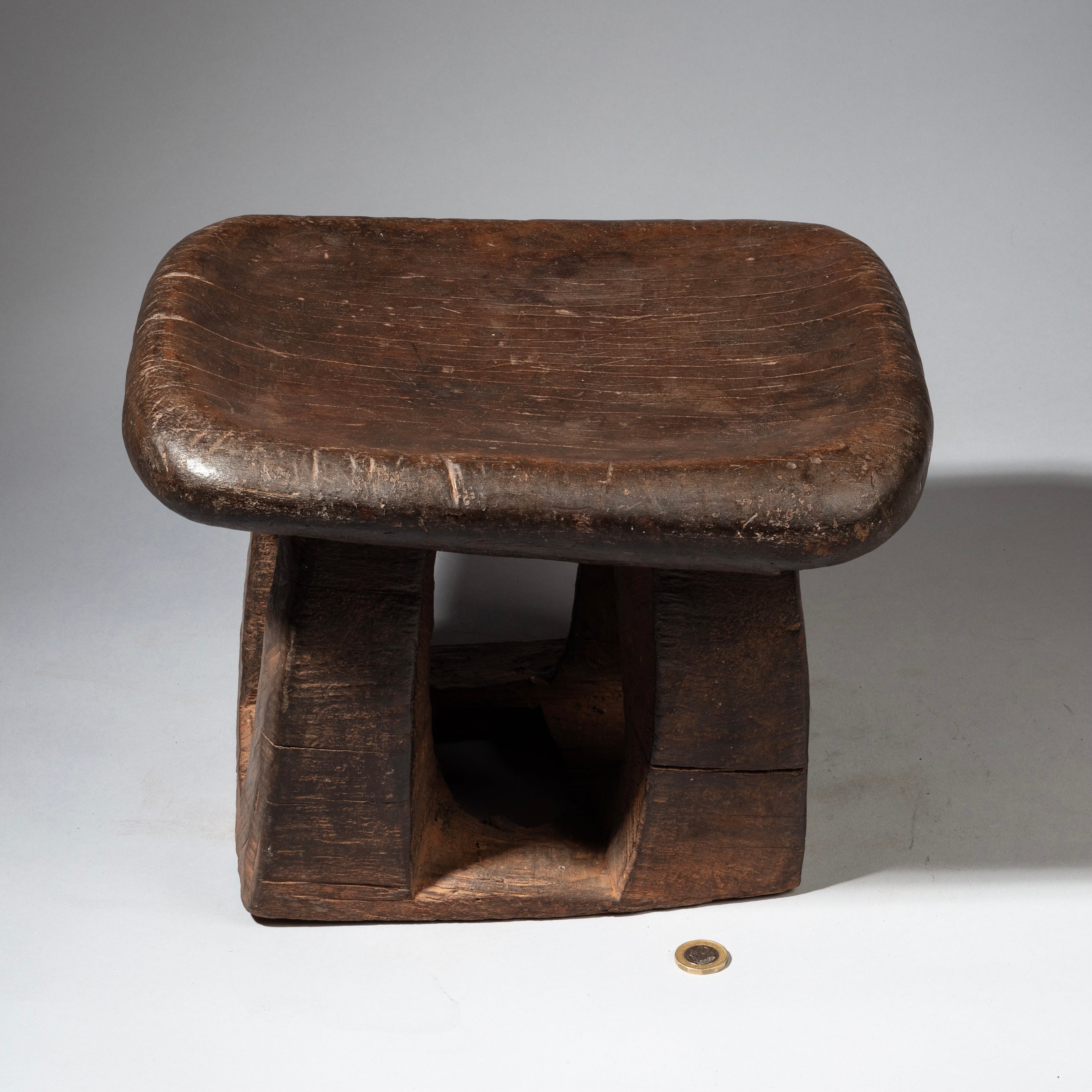 A SIMPLE WELL PATINATED STOOL, BAMILEKE TRIBE CAMEROON ( No 2356 )