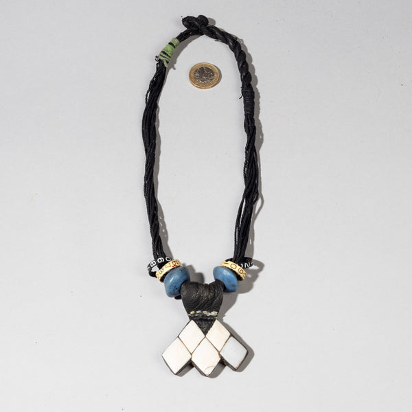 A LEATHER, SHELL+RESIN NECKLACE FROM TUAREG TRIBE OF NIGER W.AFRICA ( No 2327)