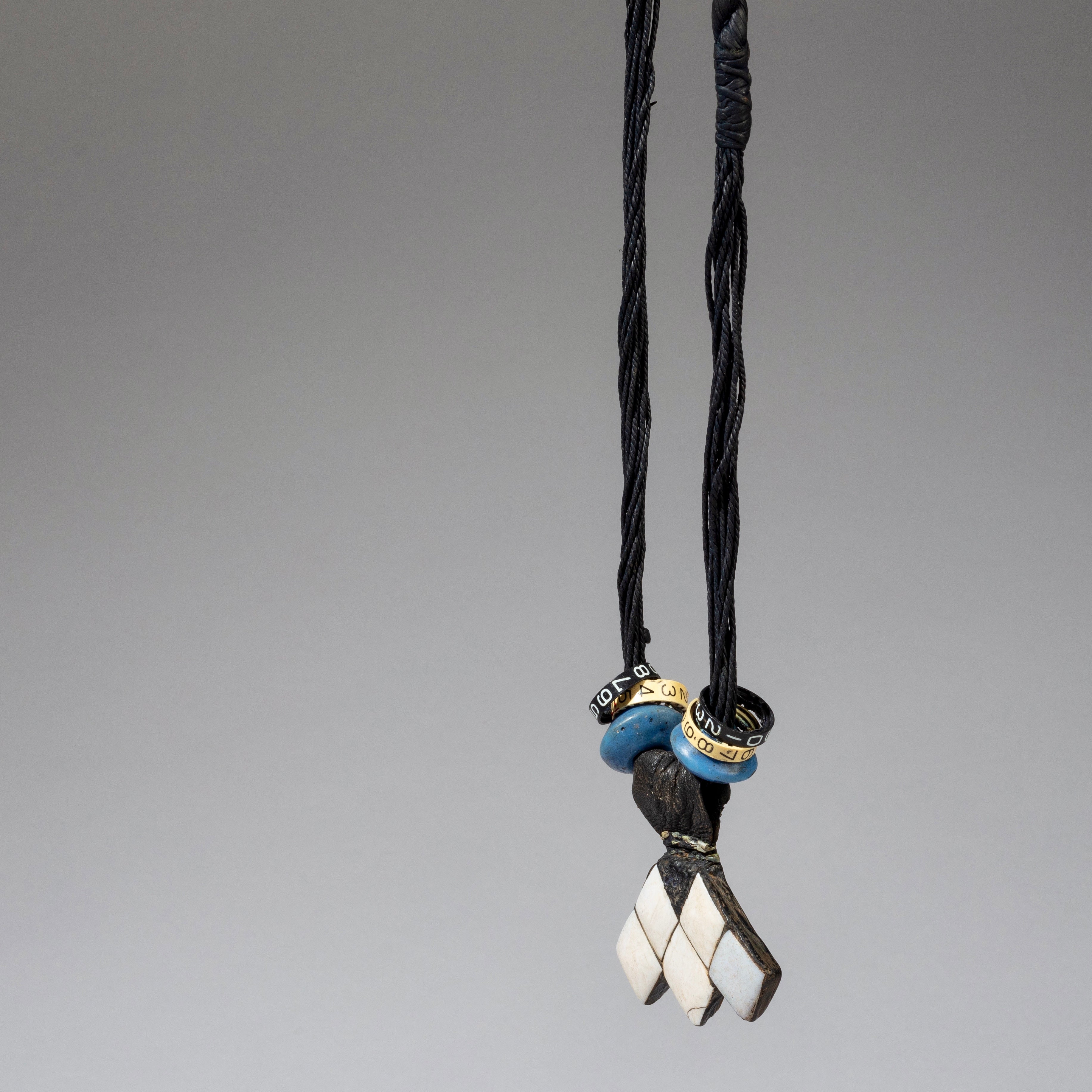 A LEATHER, SHELL+RESIN NECKLACE FROM TUAREG TRIBE OF NIGER W.AFRICA ( No 2327)