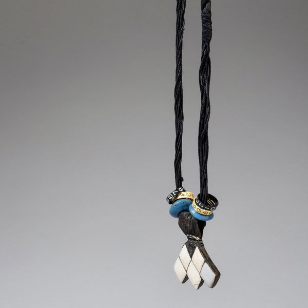 A LEATHER, SHELL+RESIN NECKLACE FROM TUAREG TRIBE OF NIGER W.AFRICA ( No 2327)