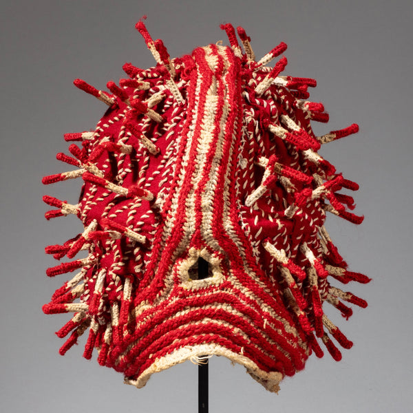 A VIBRANT FINGERLING HAT FROM THE BAMILEKE TRIBE OF CAMEROON W.AFRICA( No 2315)