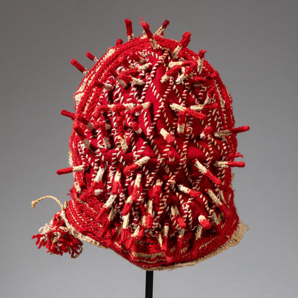A VIBRANT FINGERLING HAT FROM THE BAMILEKE TRIBE OF CAMEROON W.AFRICA( No 2315)