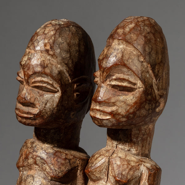 A WONDERFUL PAIR OF SMALL BAULE CHARM FIGURES, IVORY COAST ( No 4218 )
