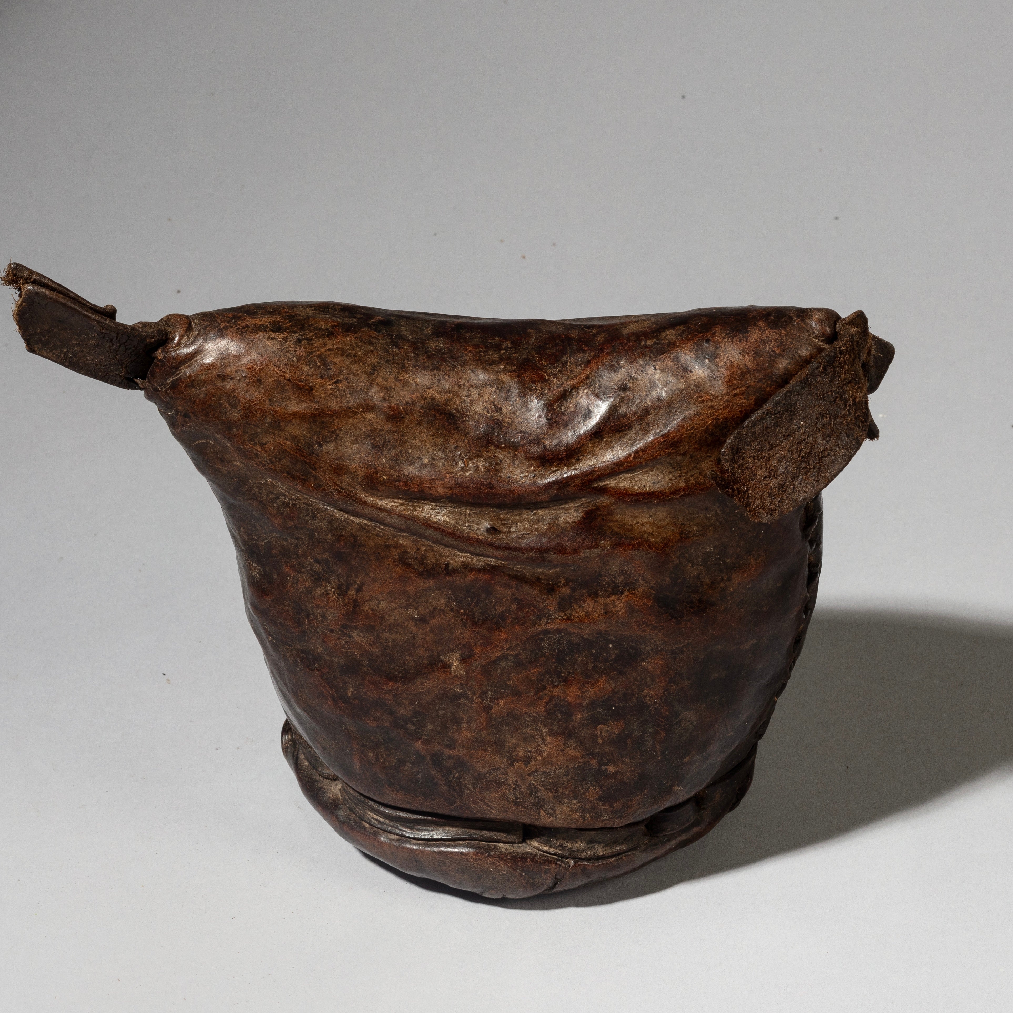 A LUSH  PATINATED ETHIOPIAN LEATHER HEADREST, WELL USED, GURAGE TRIBE, E AFRICA EX UK COLLECTION ( No 4150 )