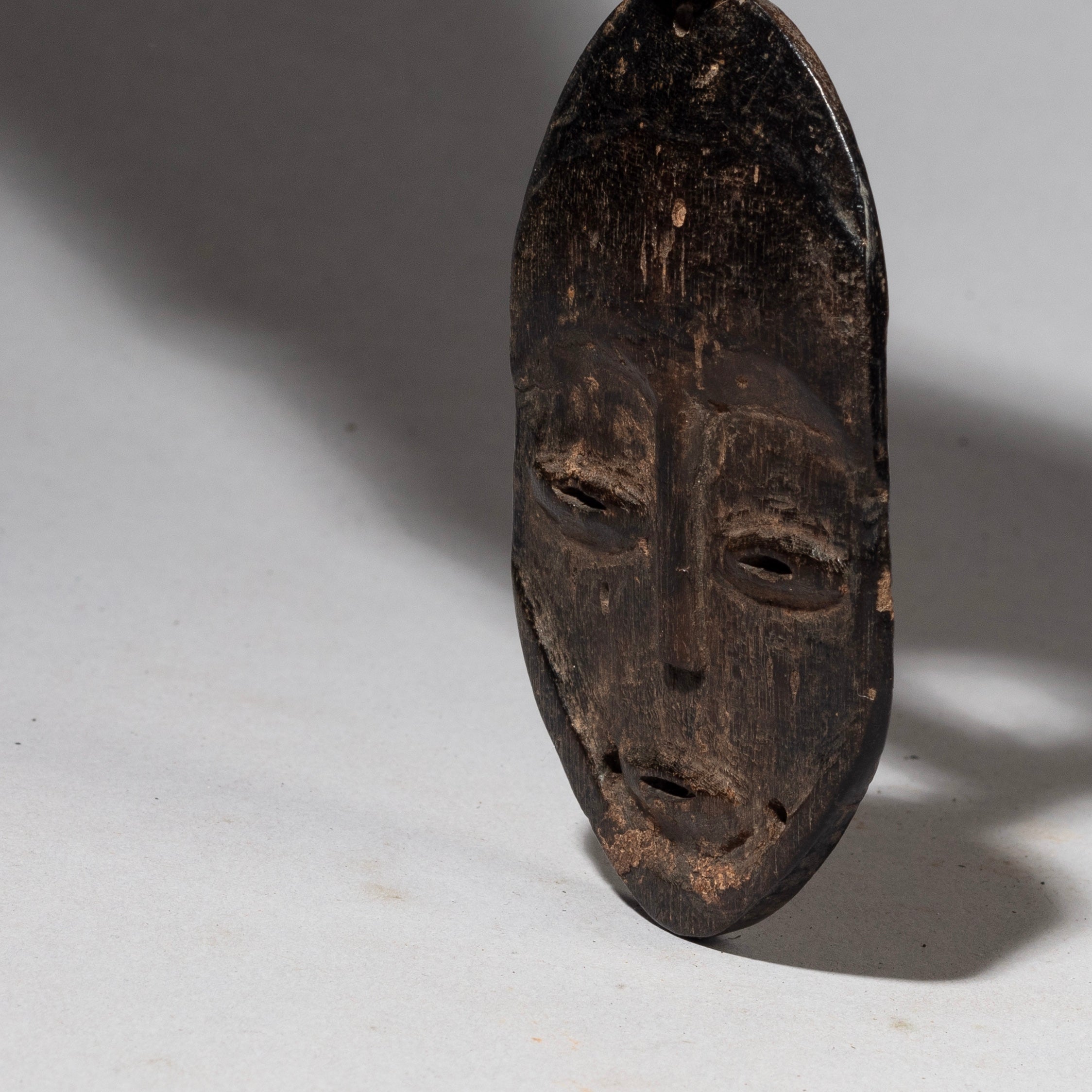 A PRECISE PASSPORT MASK LEGA TRIBE CONGO( No 2388)