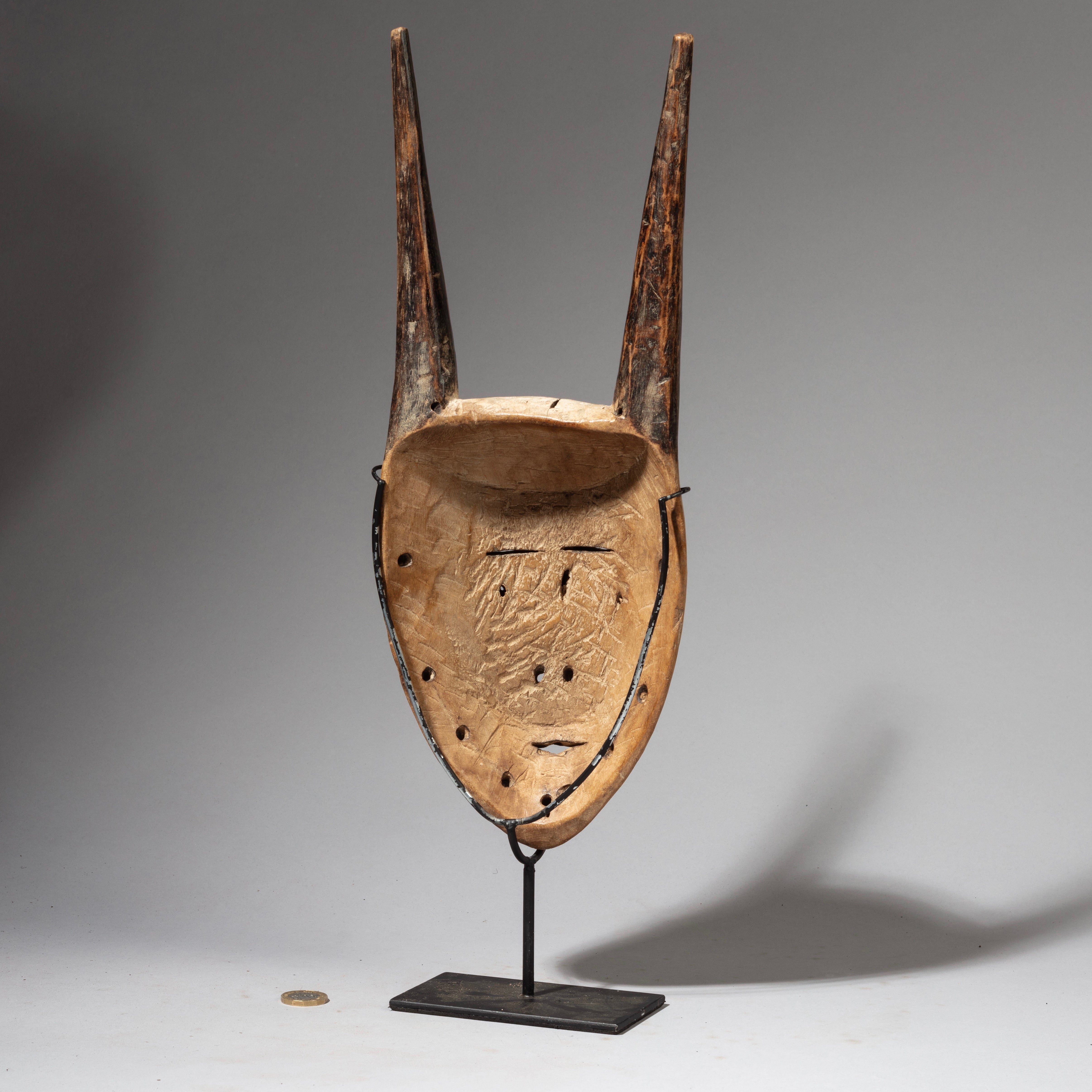 A STYLISH ANTELOPE HORN LEGA TRIBE MASK ( No 2435)