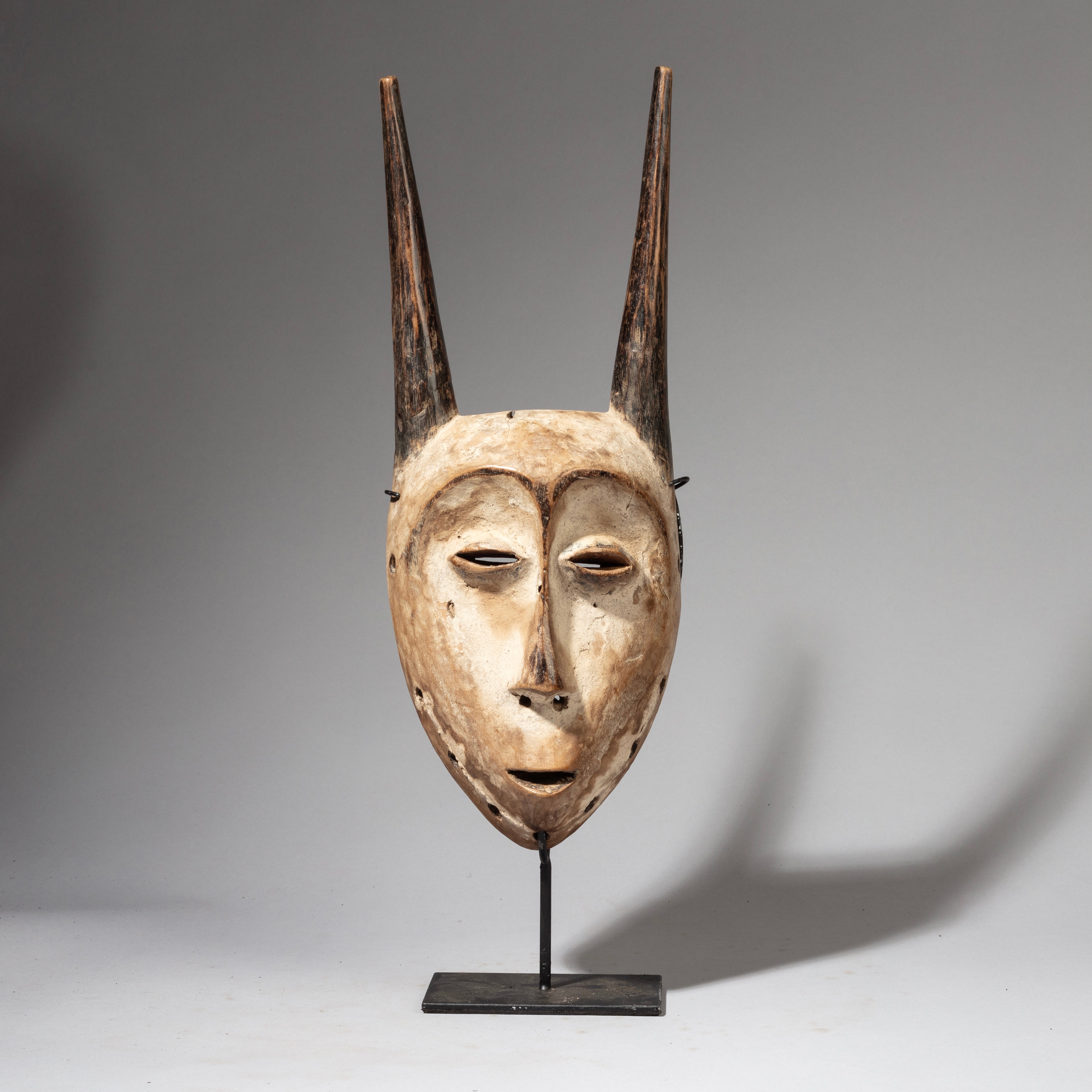 A STYLISH ANTELOPE HORN LEGA TRIBE MASK ( No 2435)