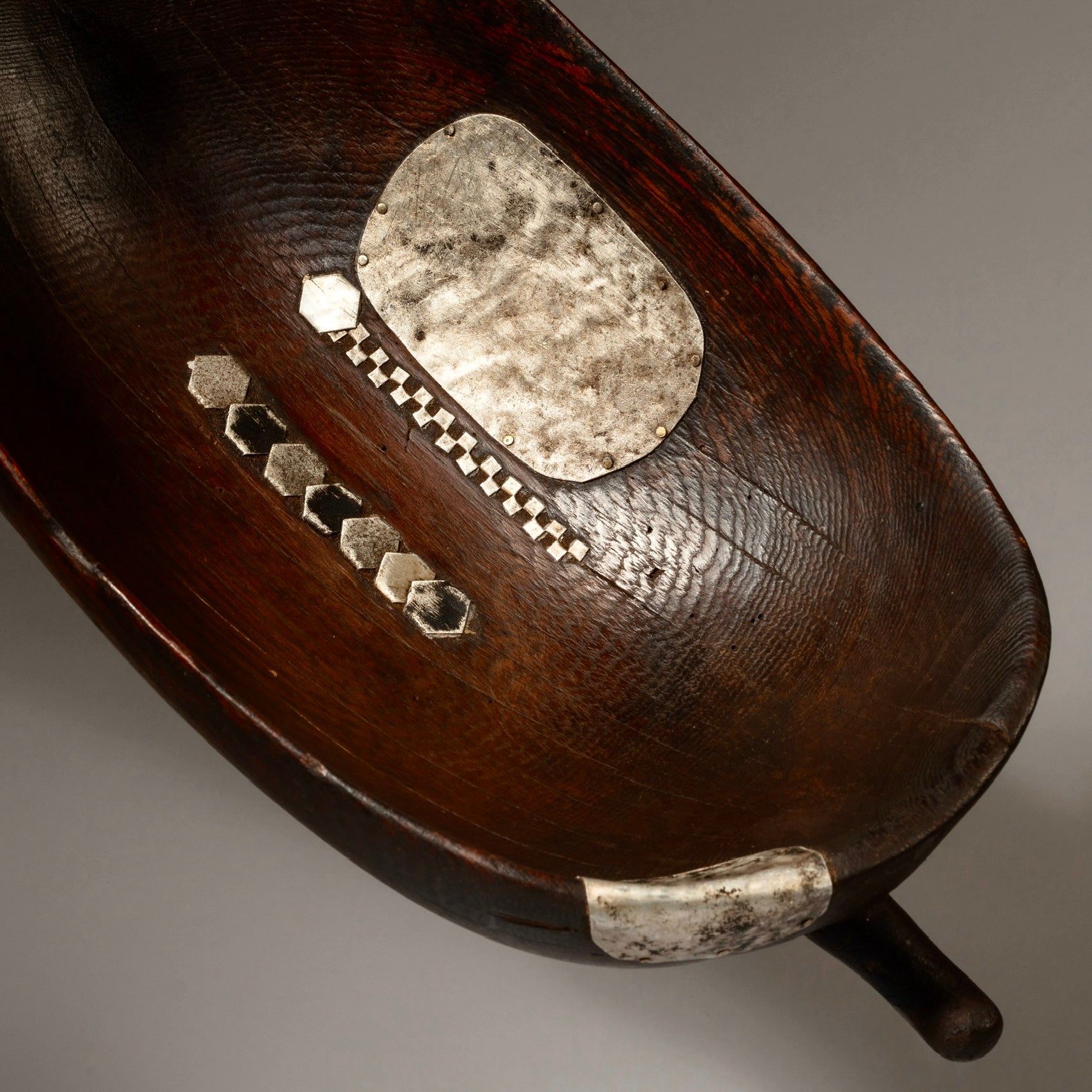 GRAPHIC MEDIUM SIZED WOODEN BOWL, TUTSI TRIBE RWANDA ( No 4182 )