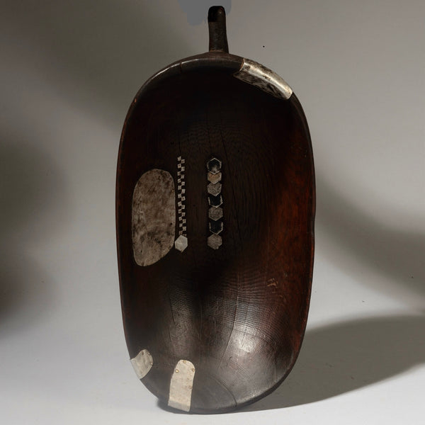 GRAPHIC MEDIUM SIZED WOODEN BOWL, TUTSI TRIBE RWANDA ( No 4182 )